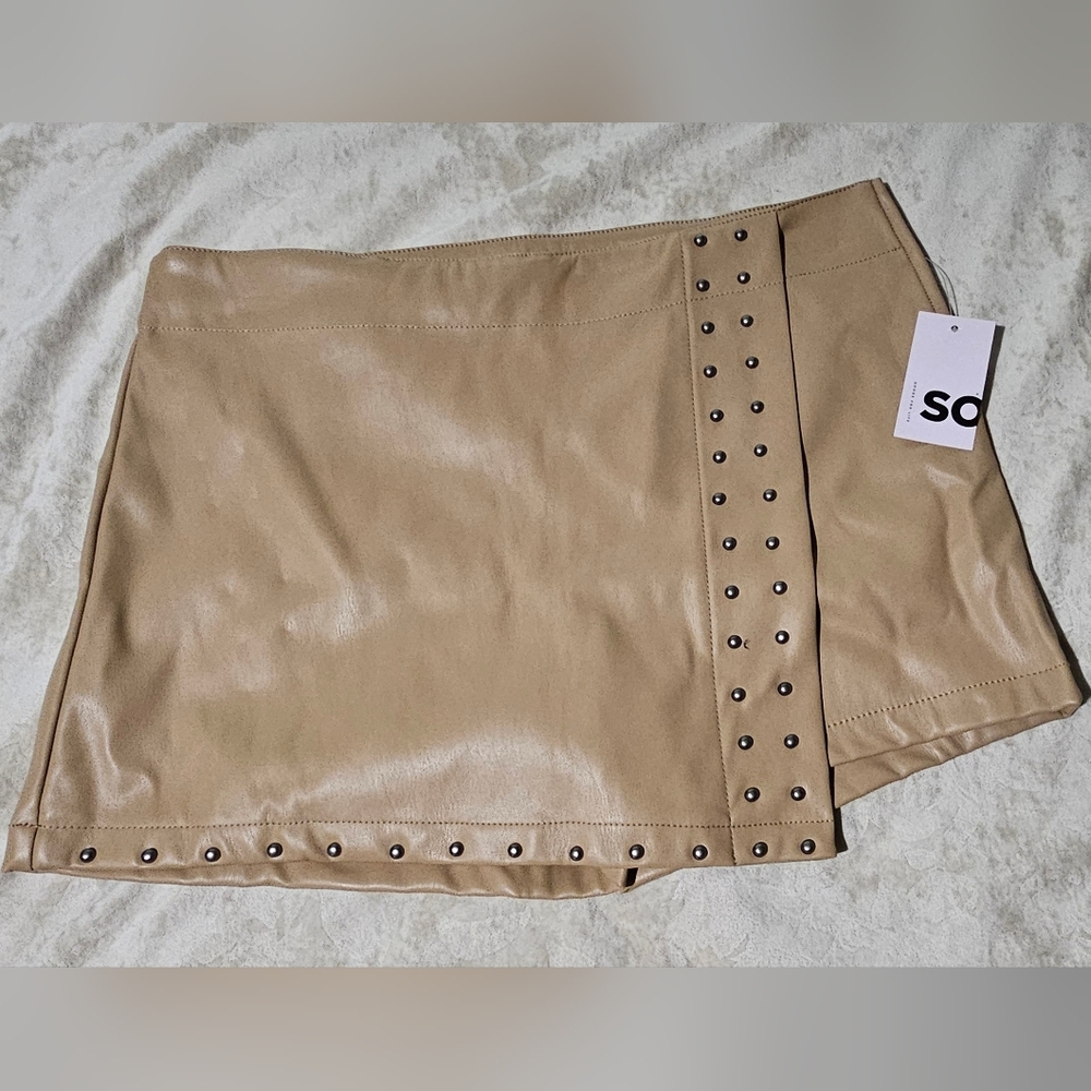 Kohl's Beige Faux Leather Skirt